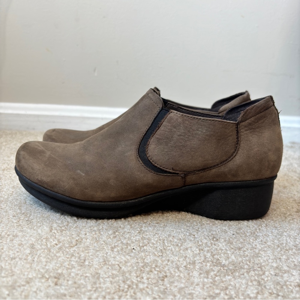 Dansko Lynn‎ Casual Slip on Shoes Khaki Taupe Nubuck Leather Size 39 - Picture 12 of 12